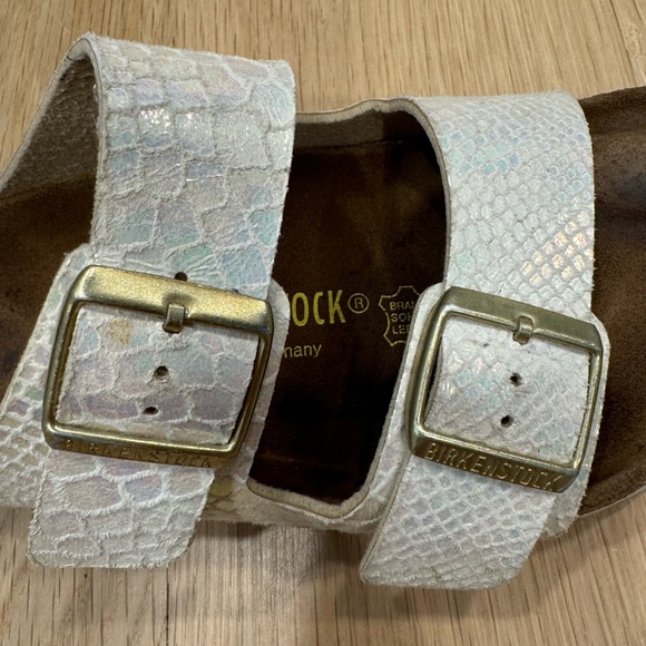 Birkenstock shiny snake cream sandal - Picture 5 of 6